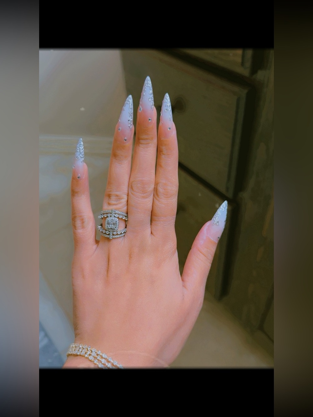 Elegant Silver-Tone Crystal Halo Statement Ring - White/Silver size 6,7,8,9,10